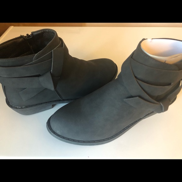 Women's Ankle Boots with Knot Detail - Picture 4 of 6